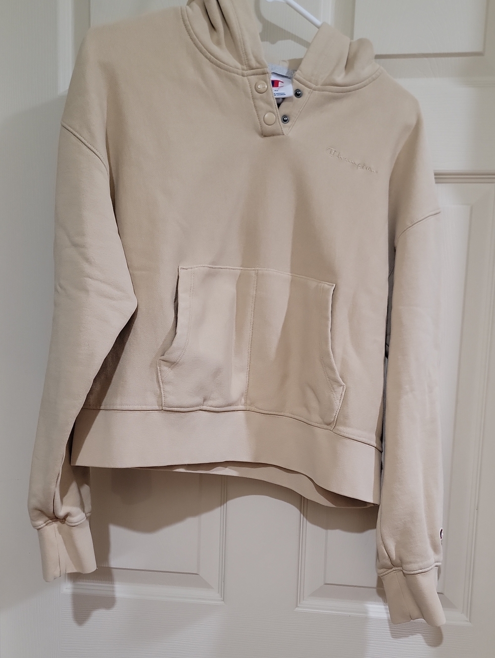 Champion Cropped Cream Hooded Sweatshirt with Kangaroo Pocket